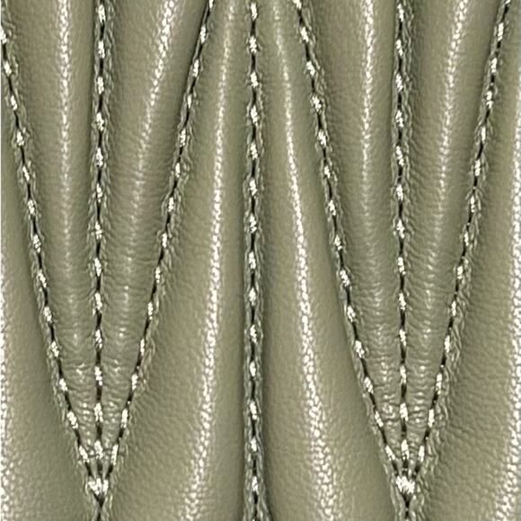 Montana West Quilted Handbag for Women Crossbody with Gold Chain - Picture 3 of 9